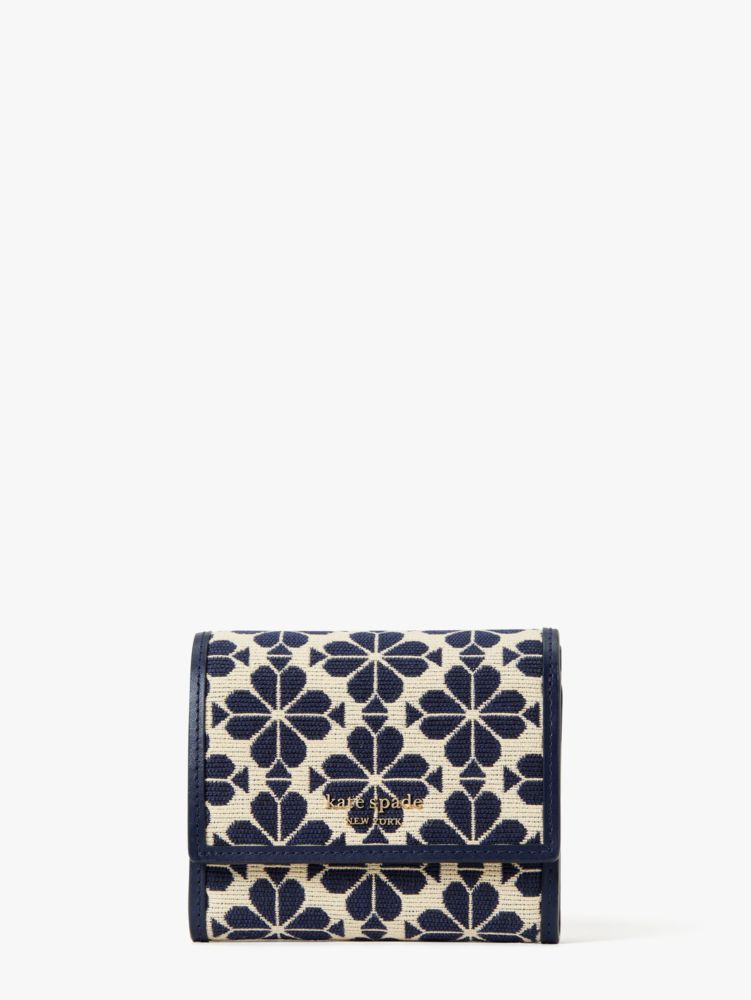 Kate Spade New Yorkで人気のお財布は、スペードフラワージャカード スモールジップウォレット