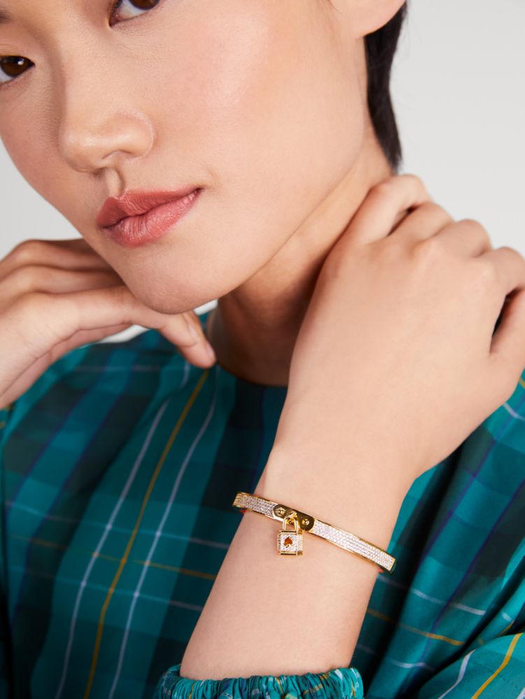 Women's gold. lock and spade pave bangle | Kate Spade New York NL