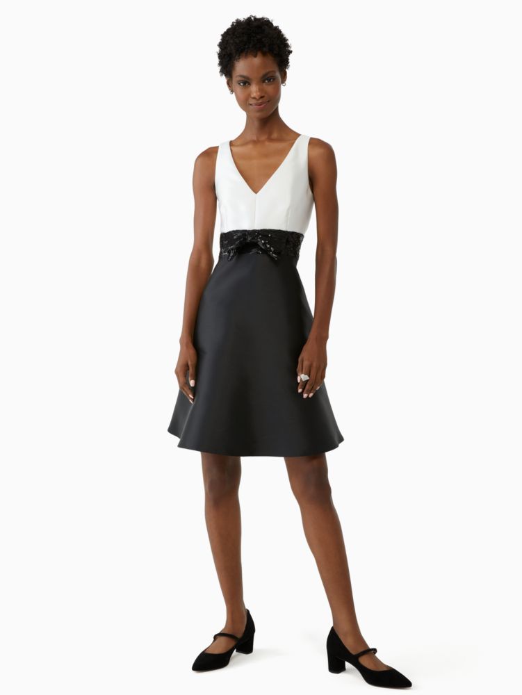 Arriba 59+ imagen kate spade black fit and flare dress